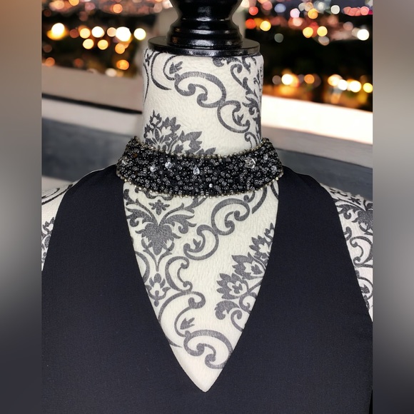 LE CHATEAU Women’s Rhinestone Collar Sleeveless Blouse- XSmall - Picture 3 of 8